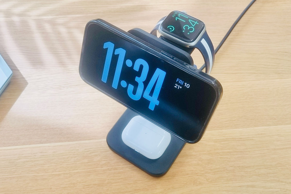 ESR Qi2 HaloLock 3-in-1 Watch Wireless Charging Set – Best 15W budget 3-in-1 magnetic stand