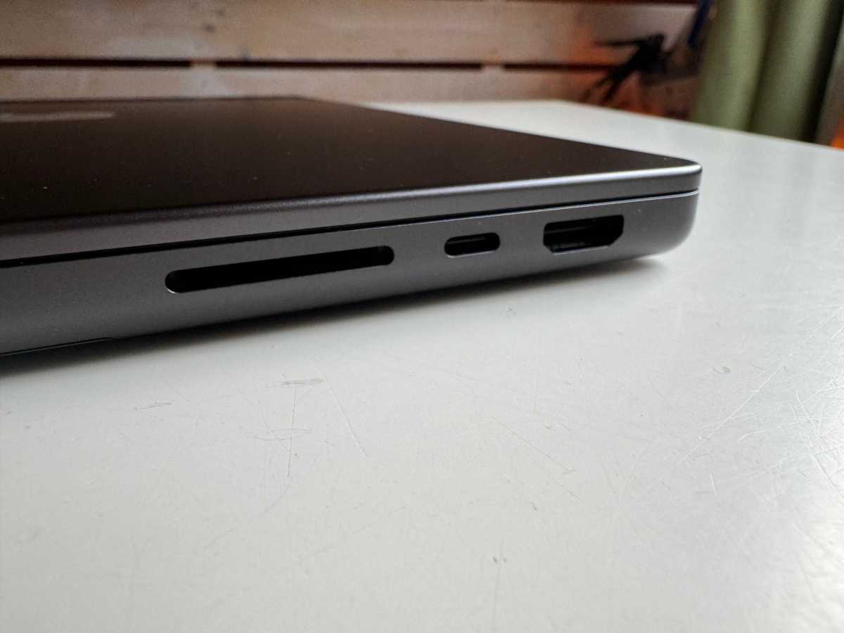 macbook pro 14 ports